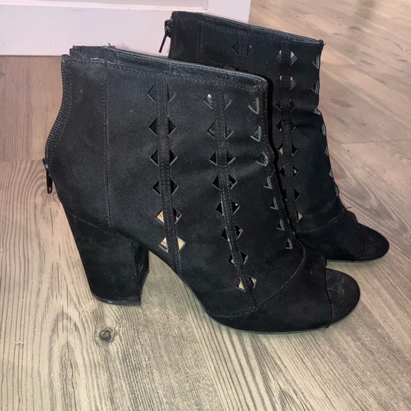 Brash ankle boot size 9.5 w triangle cutouts and open toe - Picture 5 of 5